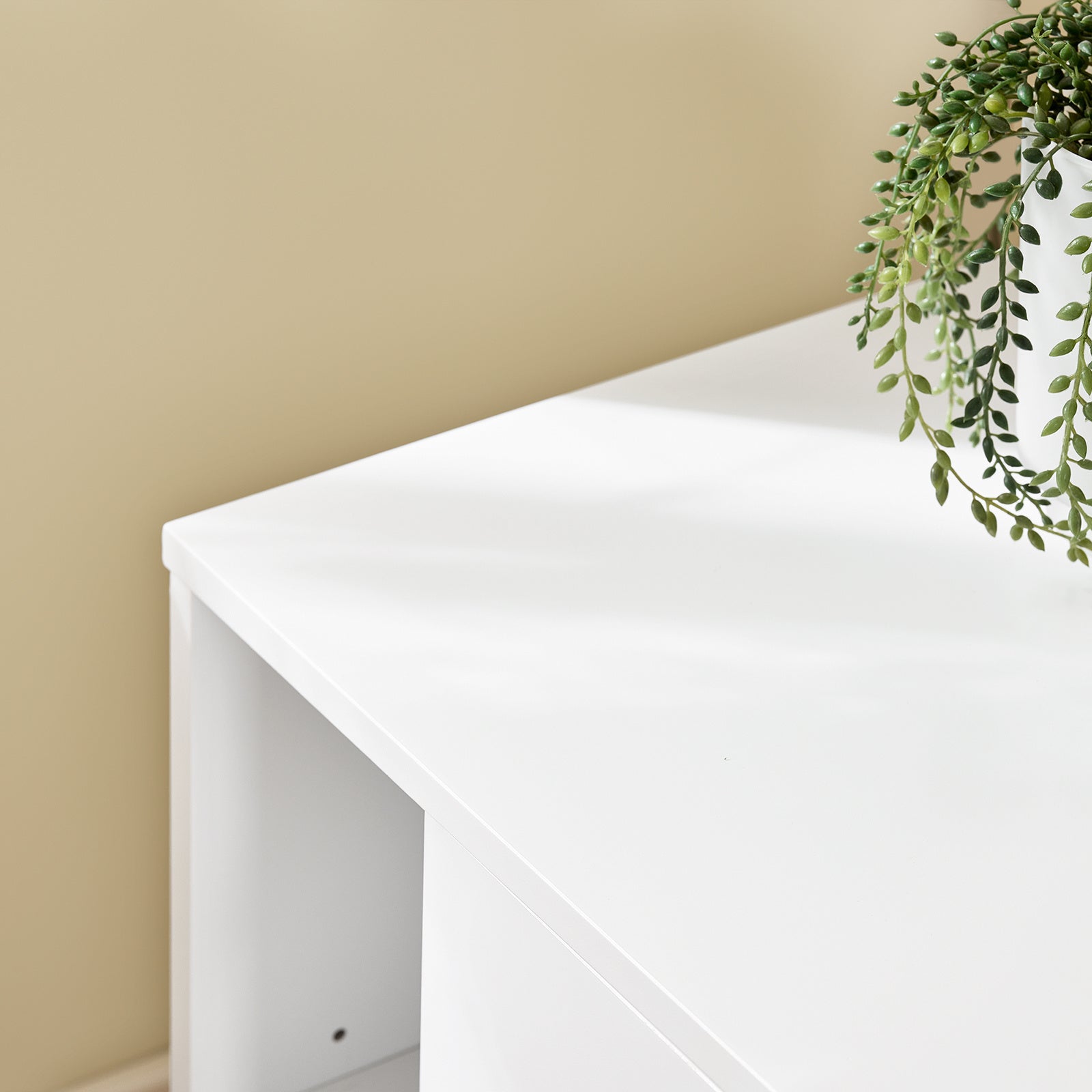 Mesa-de-Cabeceira com 3 Gavetas e 2 Nichos Abertos – Mesa Lateral para Quarto e Sala 48×60×40 cm