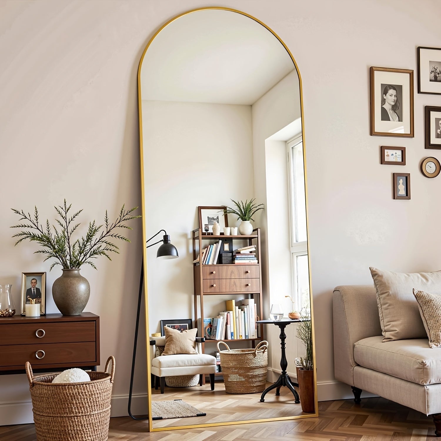 Espelho de Corpo Inteiro Arqueado com Altura Ajustável em Metal